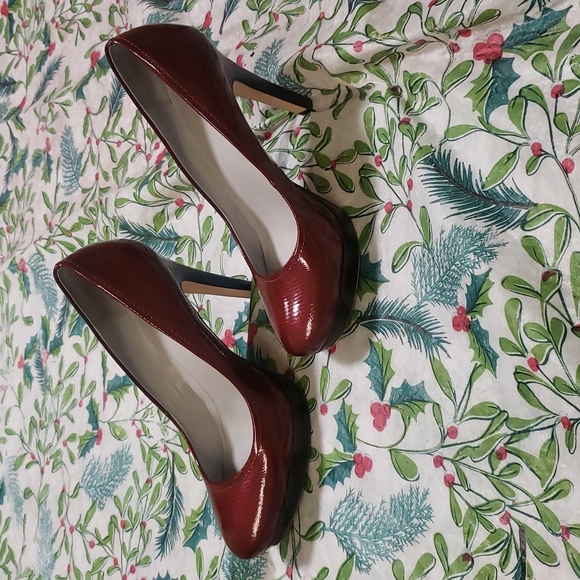 SALE!!😍🤩 Calvin Klein Shimmering Ruby Red Wooden Heels - Picture 3 of 10